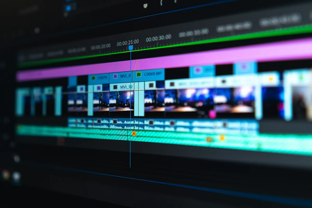 Adobe včlenil do Premiere Pro päť AI video modelov. Firefly, Veo, Runway, Kling aj Luma v jednej časovej osi
