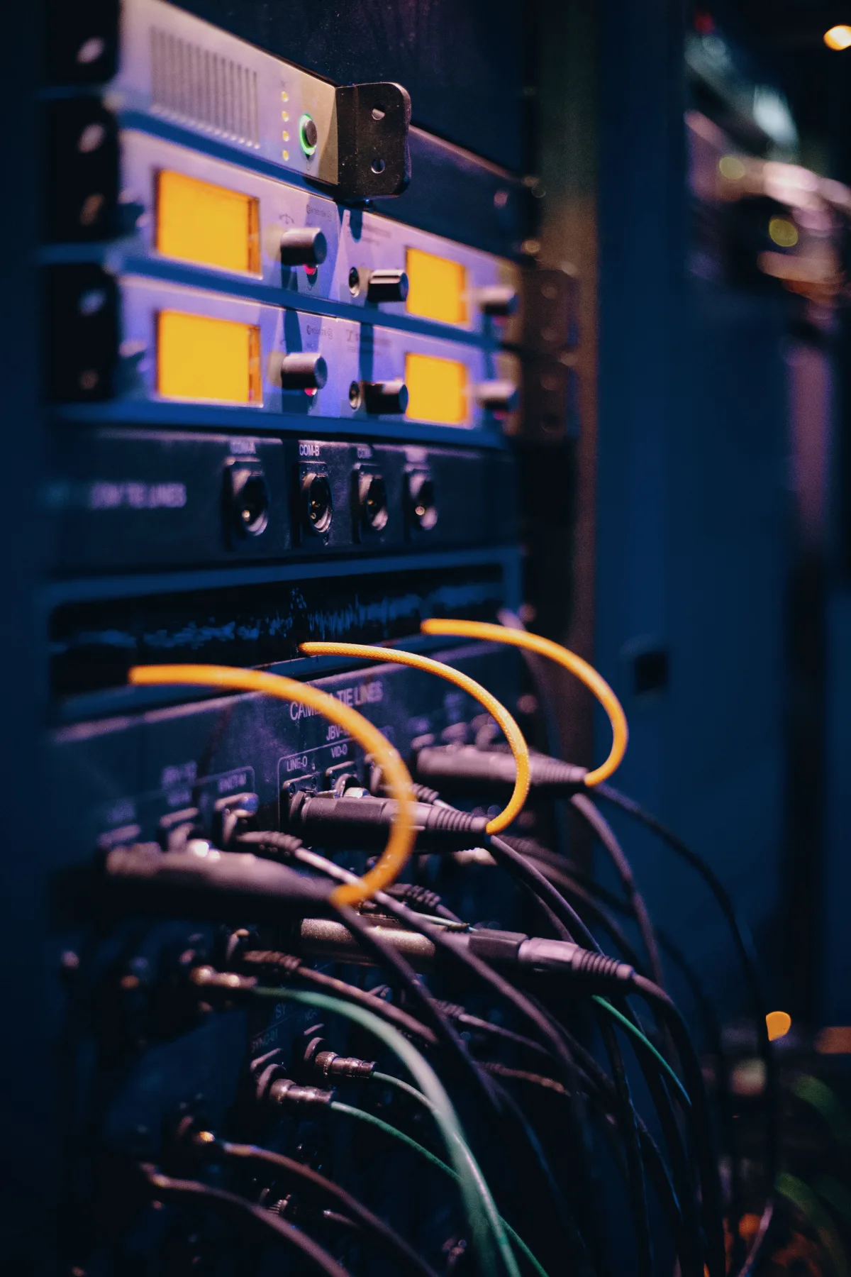 Serverová infraštruktúra v dátovom centre — práve čipy a výpočtový výkon sú jadrom záujmu Amazonu (Foto: Pexels)