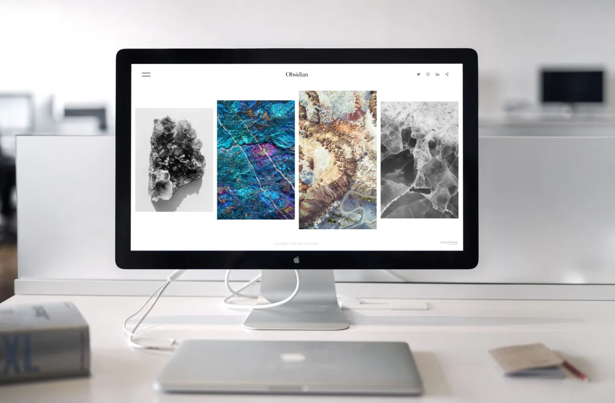 Práca s webovým obsahom — ilustračná fotografia (Pexels)
