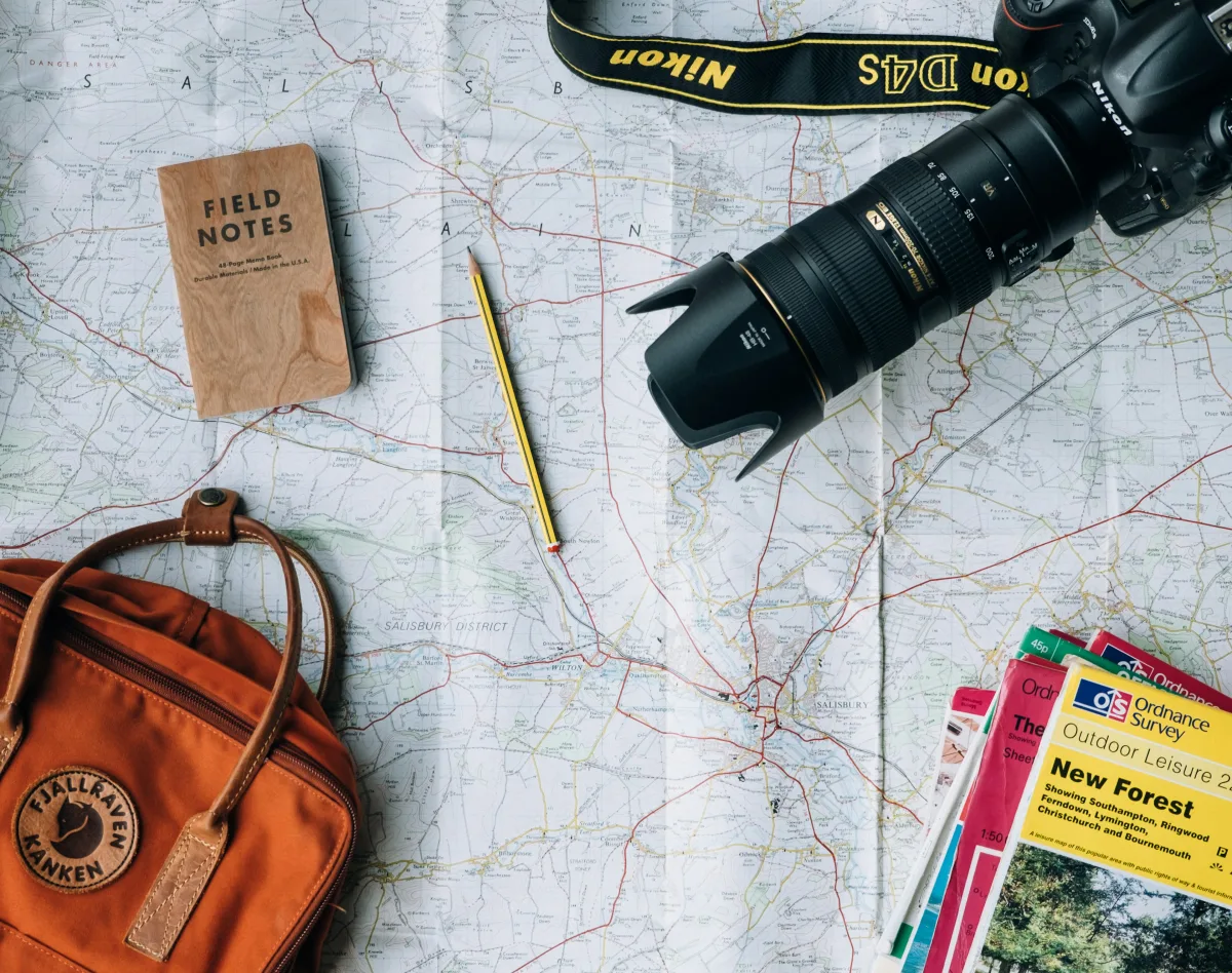 Plánovanie cesty s notebookom (Unsplash)